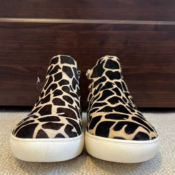 Coconuts by Matisse Women's Harlan Leather Cowhair Animal Print Sneakers 8.5 New - Picture 4 of 10